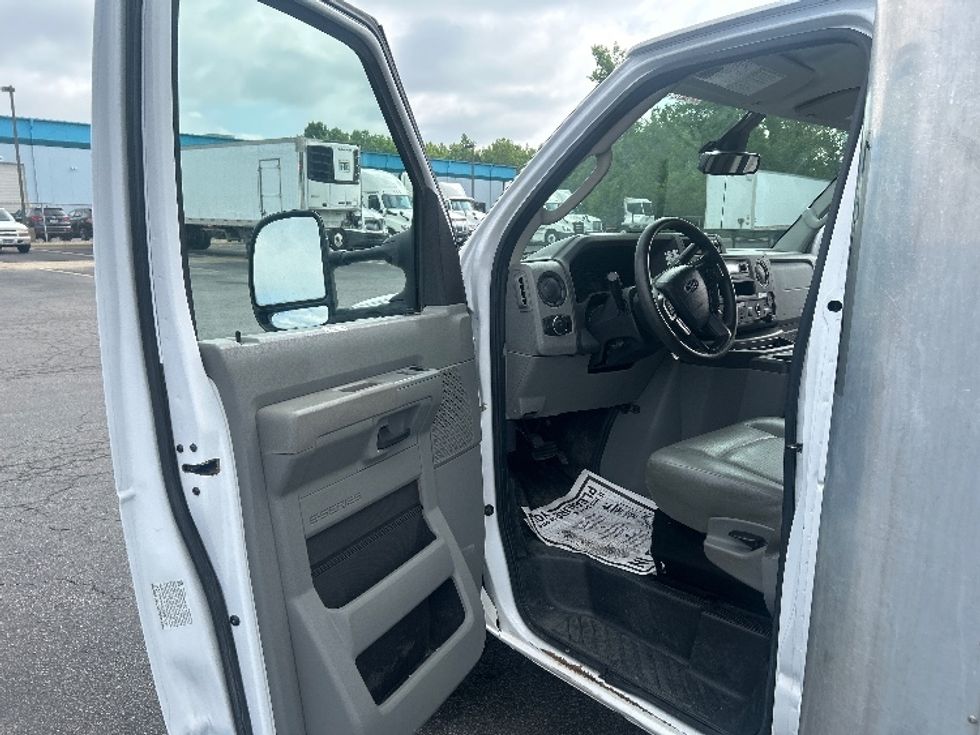 Light Duty Box Truck-Light and Medium Duty Trucks-Ford-2022-E350-Obetz-OH-75,502\n\t\tmiles-$ 32,750 - Image 19