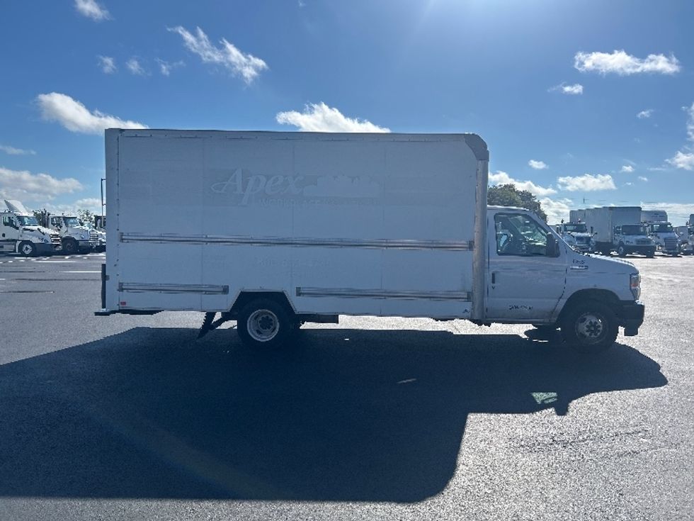 Light Duty Box Truck-Light and Medium Duty Trucks-Ford-2022-E350-Ocala-FL-106,576\n\t\tmiles-$ 29,250 - Image 14