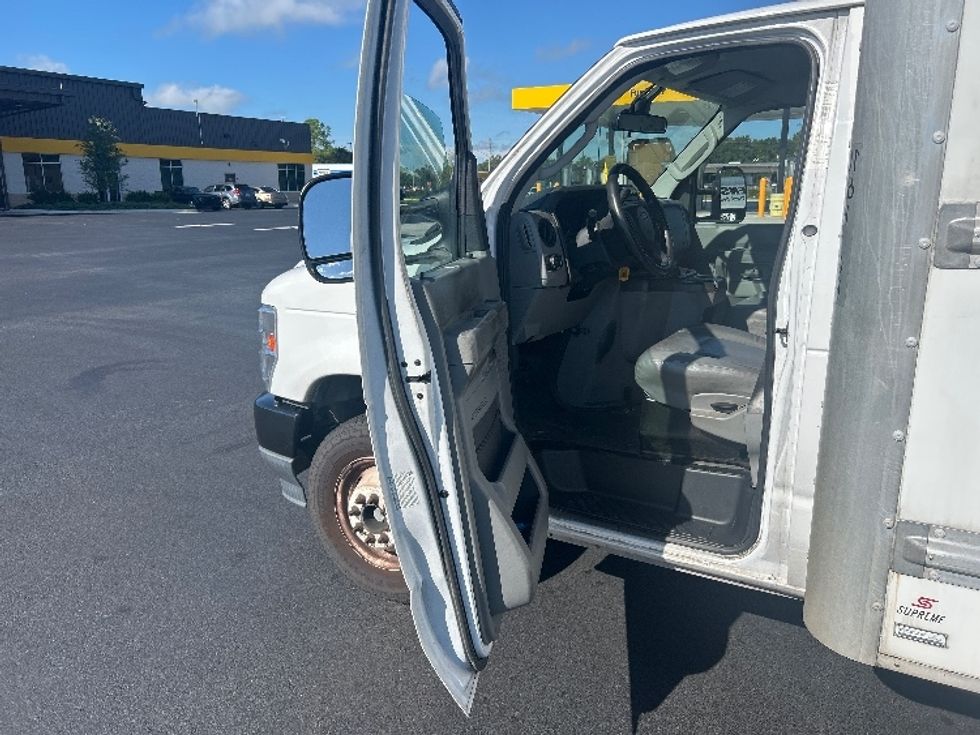 Light Duty Box Truck-Light and Medium Duty Trucks-Ford-2022-E350-Ocala-FL-106,576\n\t\tmiles-$ 29,250 - Image 15