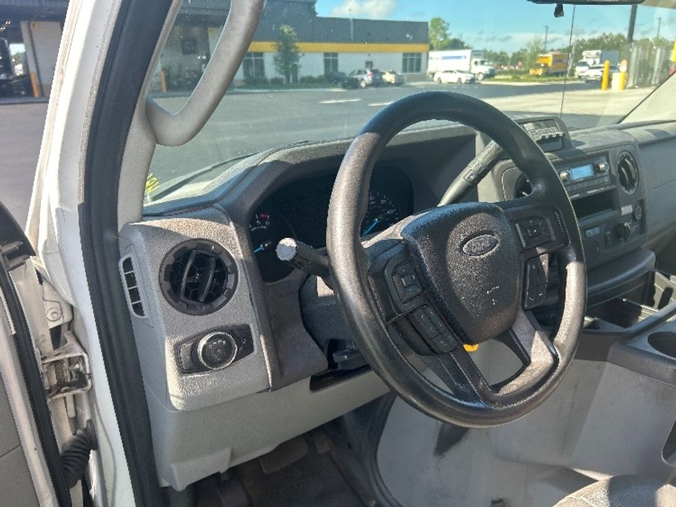Light Duty Box Truck-Light and Medium Duty Trucks-Ford-2022-E350-Ocala-FL-106,576\n\t\tmiles-$ 29,250 - Image 16