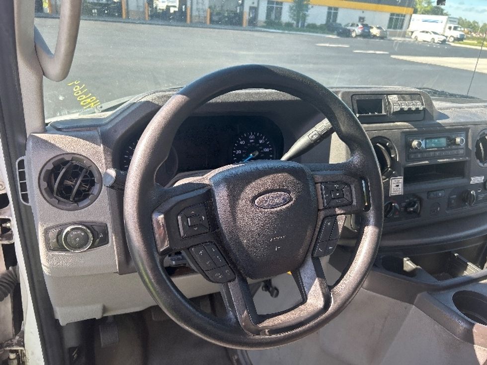 Light Duty Box Truck-Light and Medium Duty Trucks-Ford-2022-E350-Ocala-FL-106,576\n\t\tmiles-$ 29,250 - Image 17
