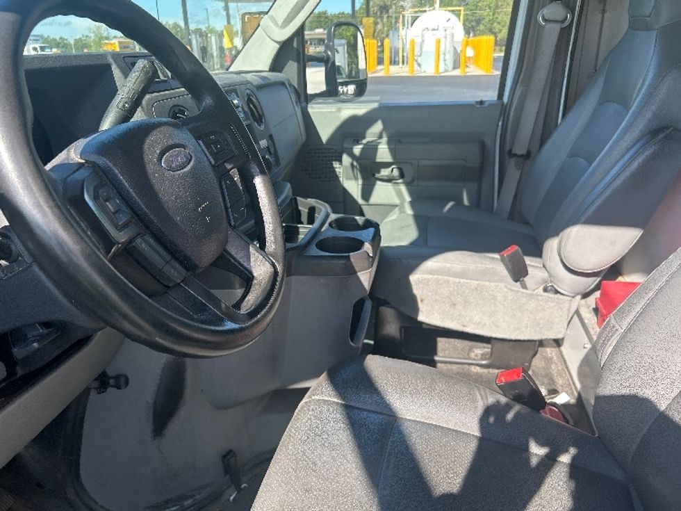 Light Duty Box Truck-Light and Medium Duty Trucks-Ford-2022-E350-Ocala-FL-106,576\n\t\tmiles-$ 29,250 - Image 18