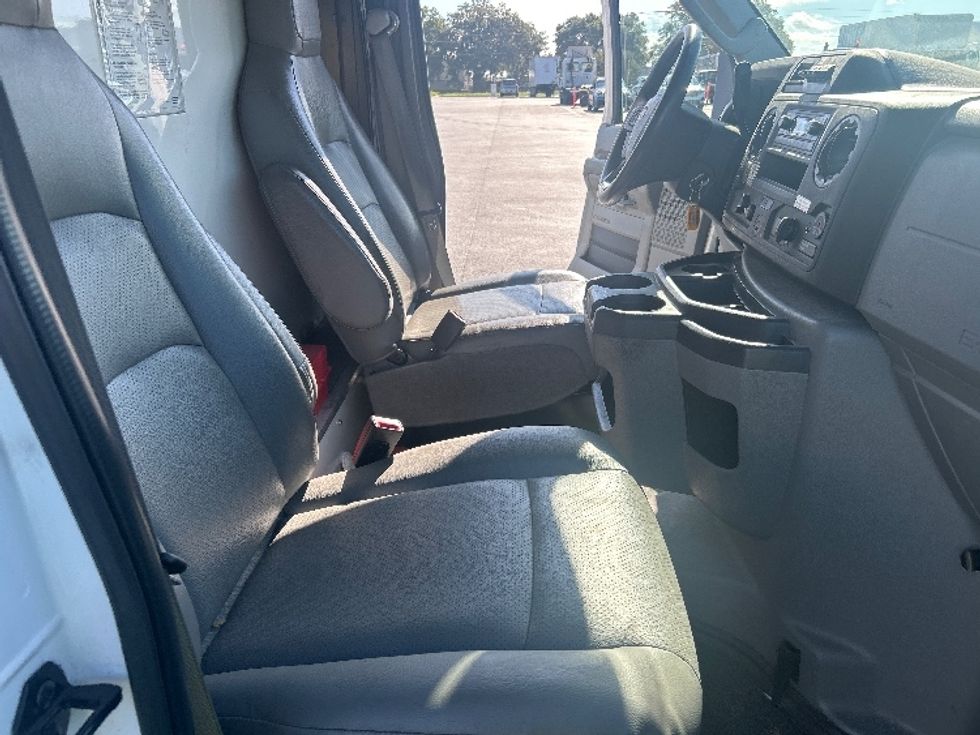 Light Duty Box Truck-Light and Medium Duty Trucks-Ford-2022-E350-Ocala-FL-106,576\n\t\tmiles-$ 29,250 - Image 21
