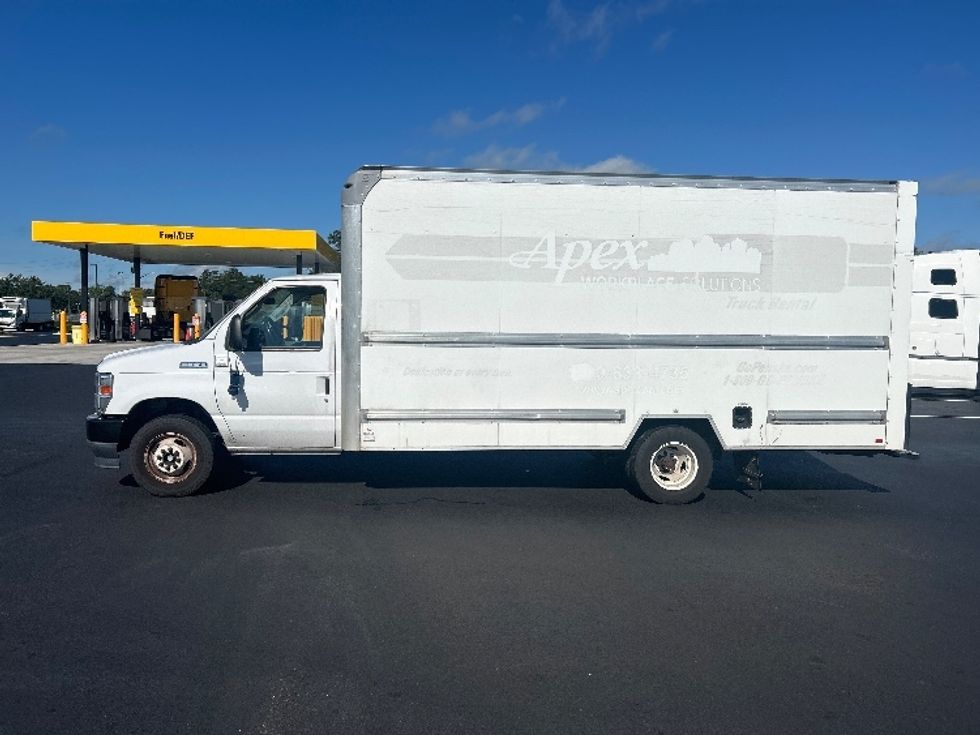 Light Duty Box Truck-Light and Medium Duty Trucks-Ford-2022-E350-Ocala-FL-106,576\n\t\tmiles-$ 29,250 - Image 3