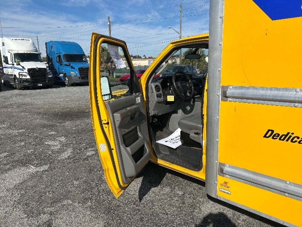 Light Duty Box Truck-Light and Medium Duty Trucks-Ford-2022-E350-Ocala-FL-88,193\n\t\tmiles-$ 34,750 - Image 16