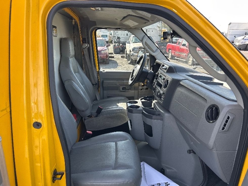 Light Duty Box Truck-Light and Medium Duty Trucks-Ford-2022-E350-Ocala-FL-88,193\n\t\tmiles-$ 34,750 - Image 22