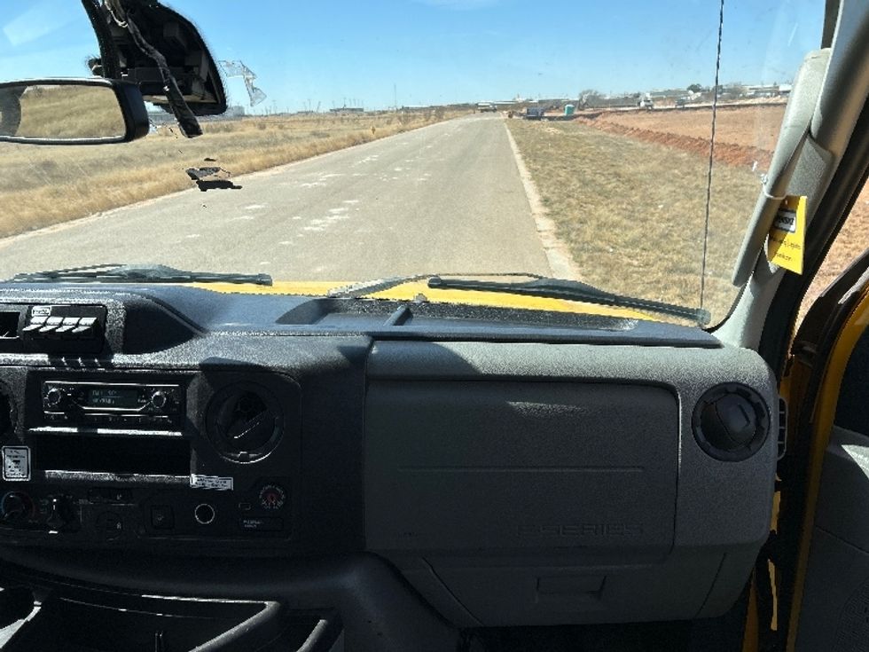 Light Duty Box Truck-Light and Medium Duty Trucks-Ford-2022-E350-Odessa-TX-114,512\n\t\tmiles-$ 24,750 - Image 19