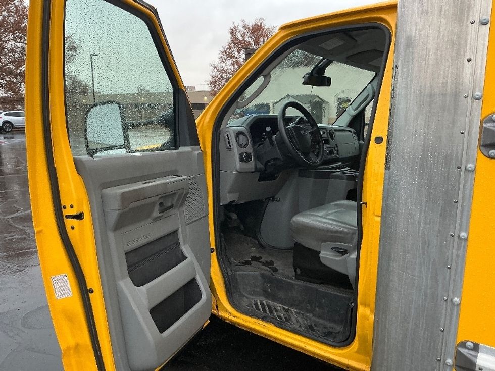Light Duty Box Truck-Light and Medium Duty Trucks-Ford-2022-E350-Ogden-UT-93,410\n\t\tmiles-$ 30,250 - Image 16