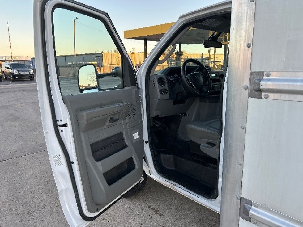 Light Duty Box Truck-Light and Medium Duty Trucks-Ford-2022-E350-Oklahoma City-OK-100,476\n\t\tmiles-$ 30,750 - Image 17