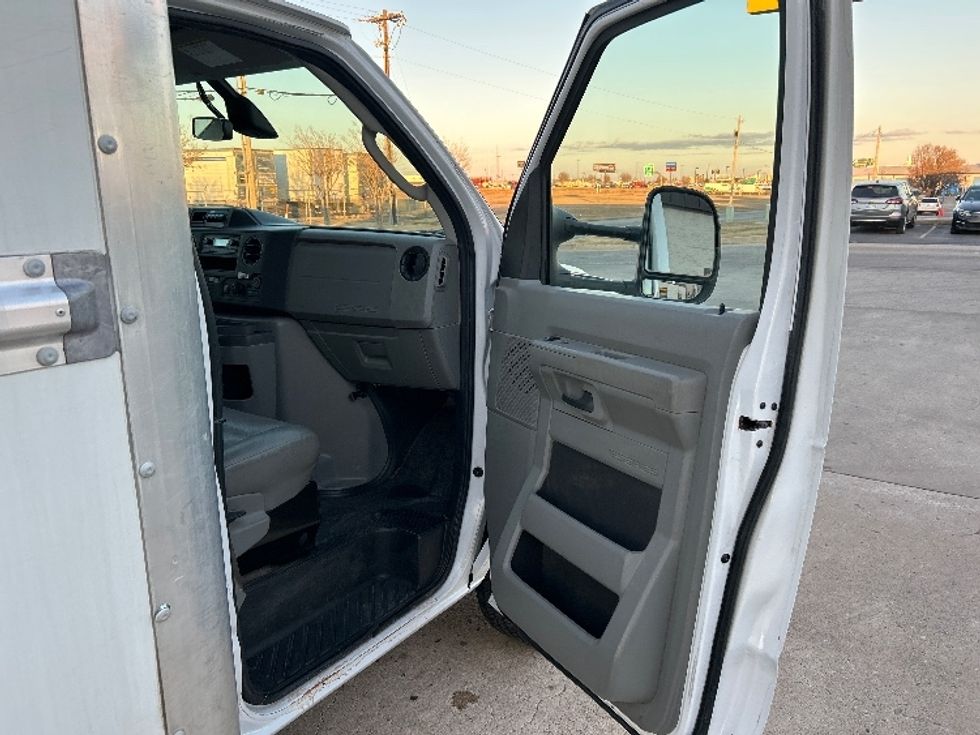 Light Duty Box Truck-Light and Medium Duty Trucks-Ford-2022-E350-Oklahoma City-OK-100,476\n\t\tmiles-$ 30,750 - Image 20