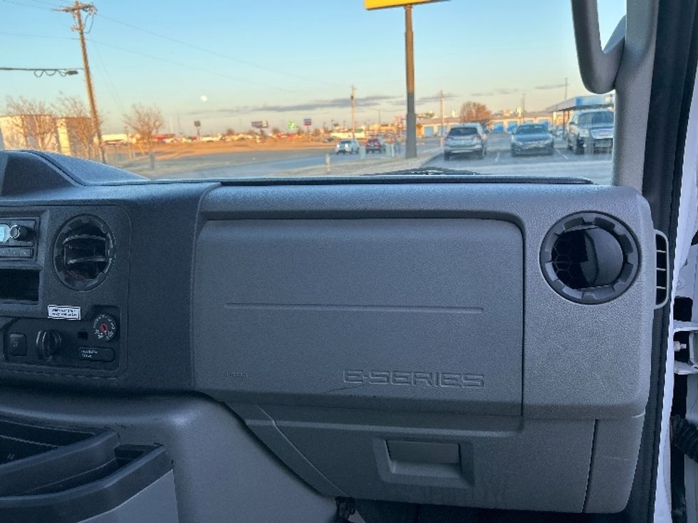 Light Duty Box Truck-Light and Medium Duty Trucks-Ford-2022-E350-Oklahoma City-OK-100,476\n\t\tmiles-$ 30,750 - Image 21