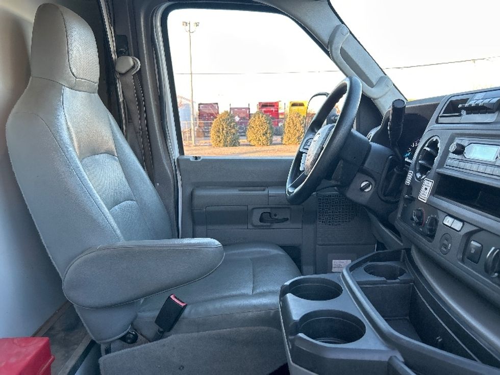 Light Duty Box Truck-Light and Medium Duty Trucks-Ford-2022-E350-Oklahoma City-OK-100,476\n\t\tmiles-$ 30,750 - Image 22