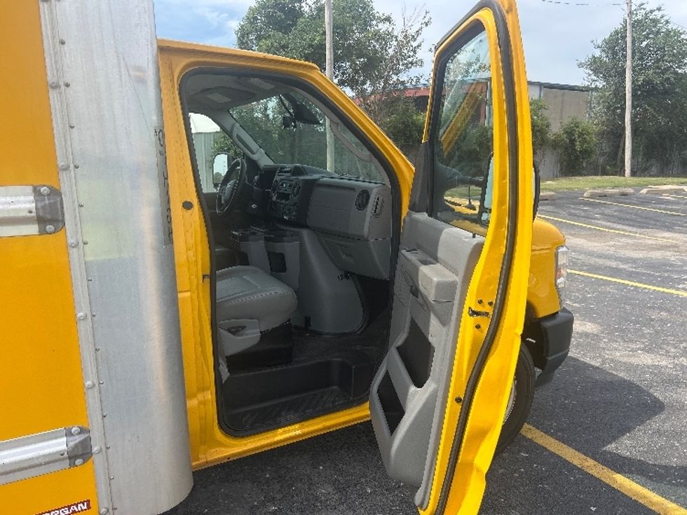 Light Duty Box Truck-Light and Medium Duty Trucks-Ford-2022-E350-Oklahoma City-OK-112,779\n\t\tmiles-$ 9,500 - Image 18