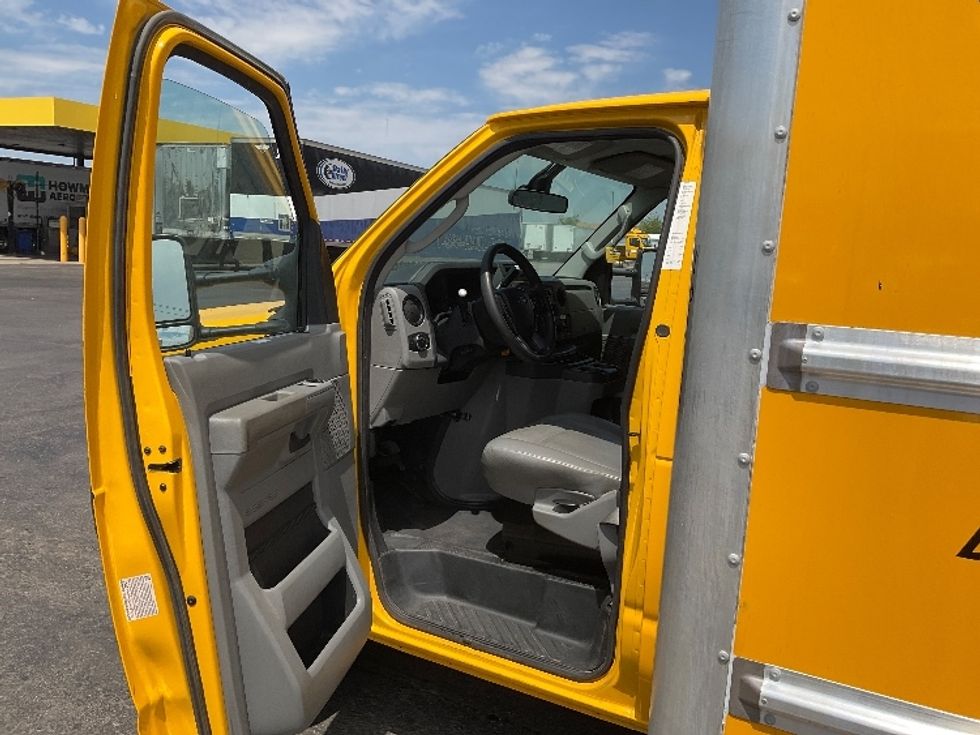 Light Duty Box Truck-Light and Medium Duty Trucks-Ford-2022-E350-Oklahoma City-OK-121,345\n\t\tmiles-$ 25,500 - Image 15