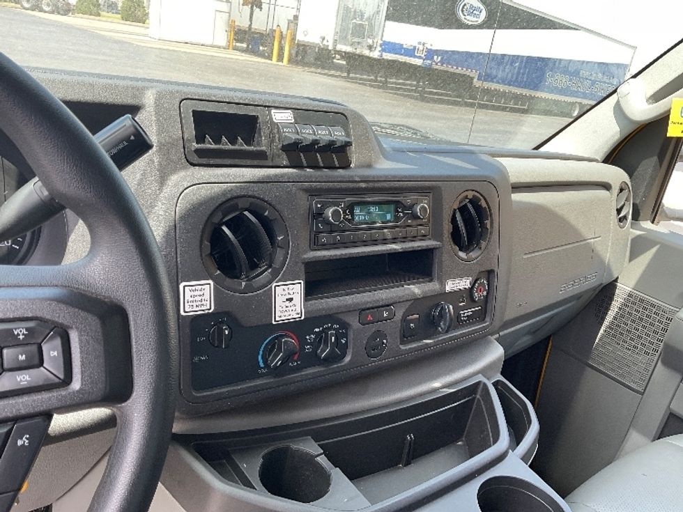 Light Duty Box Truck-Light and Medium Duty Trucks-Ford-2022-E350-Oklahoma City-OK-121,345\n\t\tmiles-$ 25,500 - Image 17