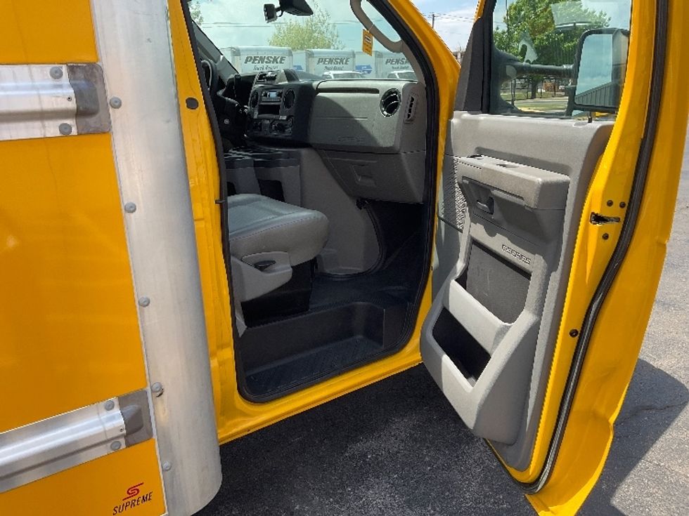 Light Duty Box Truck-Light and Medium Duty Trucks-Ford-2022-E350-Oklahoma City-OK-121,345\n\t\tmiles-$ 25,500 - Image 19