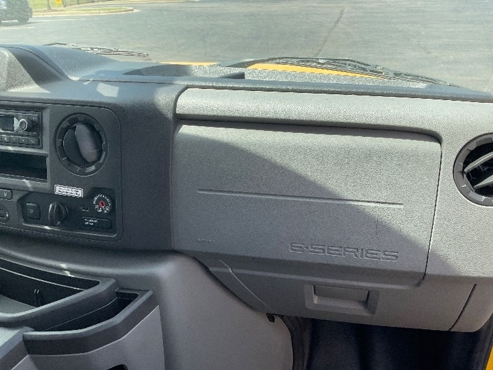 Light Duty Box Truck-Light and Medium Duty Trucks-Ford-2022-E350-Oklahoma City-OK-121,345\n\t\tmiles-$ 25,500 - Image 20