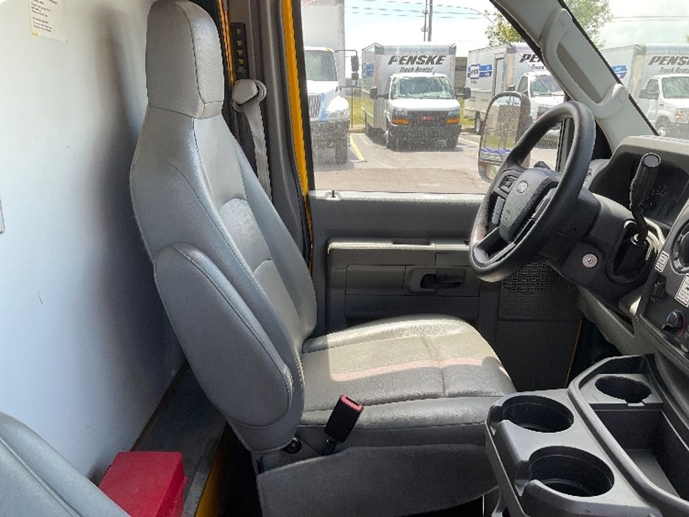 Light Duty Box Truck-Light and Medium Duty Trucks-Ford-2022-E350-Oklahoma City-OK-121,345\n\t\tmiles-$ 25,500 - Image 21