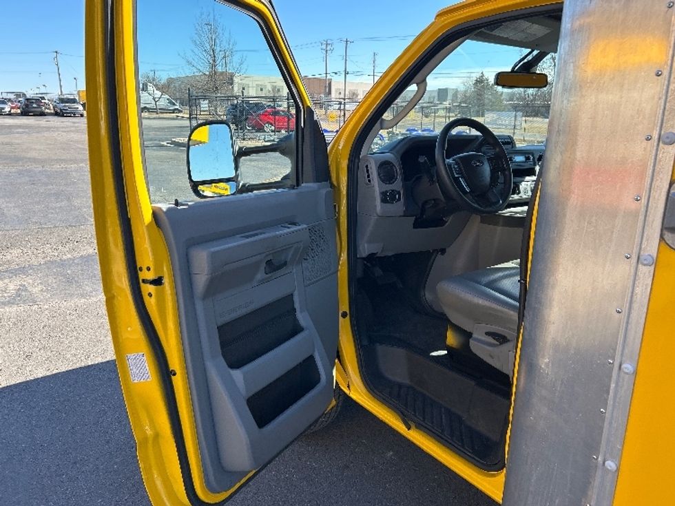 Light Duty Box Truck-Light and Medium Duty Trucks-Ford-2022-E350-Oklahoma City-OK-121,909\n\t\tmiles-$ 24,250 - Image 13