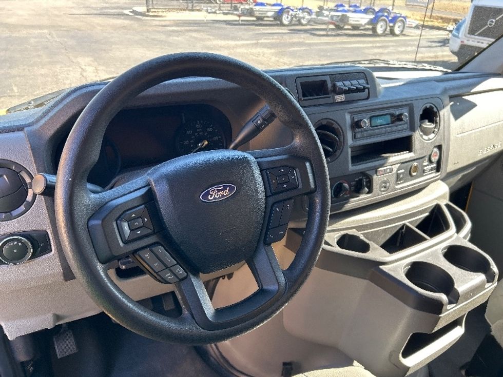 Light Duty Box Truck-Light and Medium Duty Trucks-Ford-2022-E350-Oklahoma City-OK-121,909\n\t\tmiles-$ 24,250 - Image 14