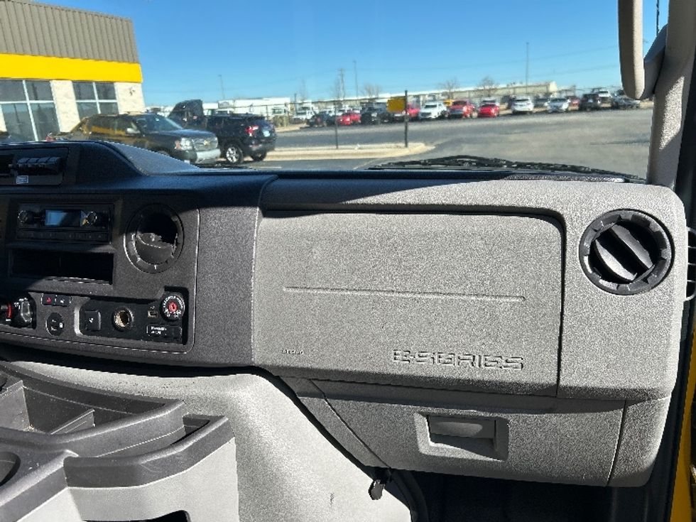 Light Duty Box Truck-Light and Medium Duty Trucks-Ford-2022-E350-Oklahoma City-OK-121,909\n\t\tmiles-$ 24,250 - Image 18