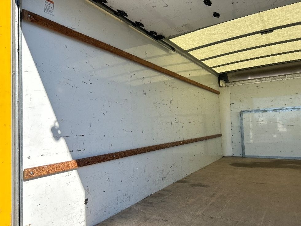 Light Duty Box Truck-Light and Medium Duty Trucks-Ford-2022-E350-Oklahoma City-OK-121,909\n\t\tmiles-$ 24,250 - Image 9