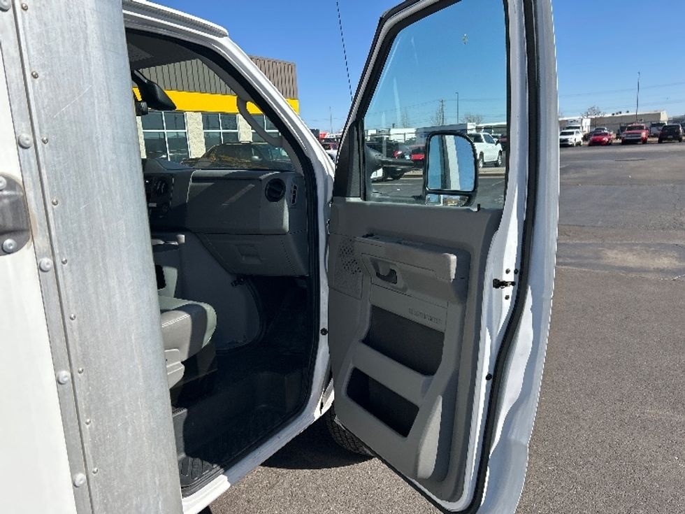 Light Duty Box Truck-Light and Medium Duty Trucks-Ford-2022-E350-Oklahoma City-OK-126,656\n\t\tmiles-$ 26,500 - Image 17