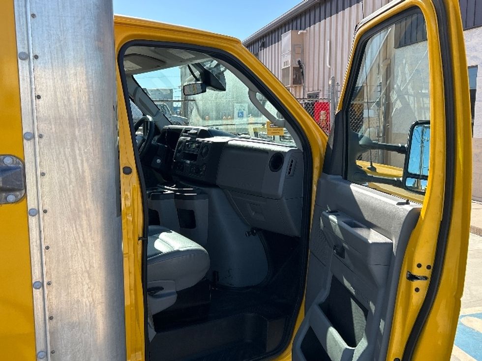 Light Duty Box Truck-Light and Medium Duty Trucks-Ford-2022-E350-Oklahoma City-OK-128,524\n\t\tmiles-$ 23,250 - Image 20
