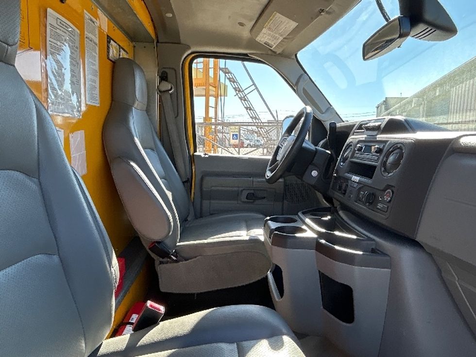 Light Duty Box Truck-Light and Medium Duty Trucks-Ford-2022-E350-Oklahoma City-OK-128,524\n\t\tmiles-$ 23,250 - Image 21