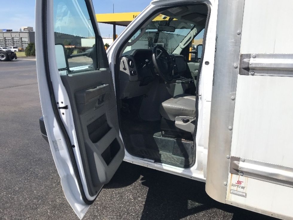 Light Duty Box Truck-Light and Medium Duty Trucks-Ford-2022-E350-Oklahoma City-OK-80,908\n\t\tmiles-$ 34,000 - Image 16