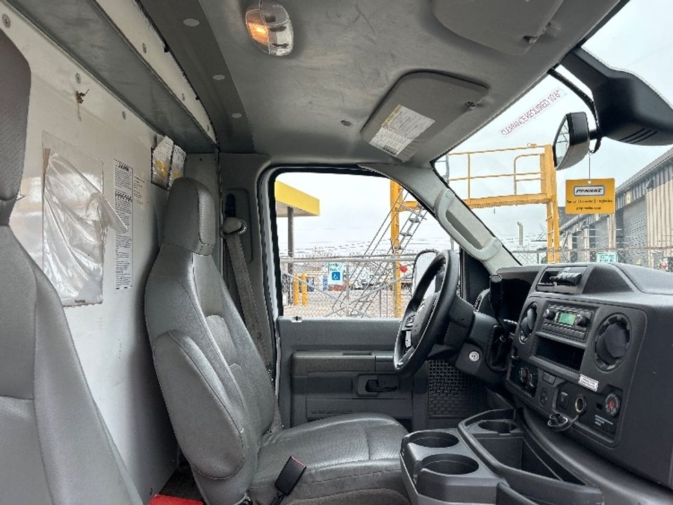 Light Duty Box Truck-Light and Medium Duty Trucks-Ford-2022-E350-Oklahoma City-OK-86,837\n\t\tmiles-$ 35,000 - Image 22