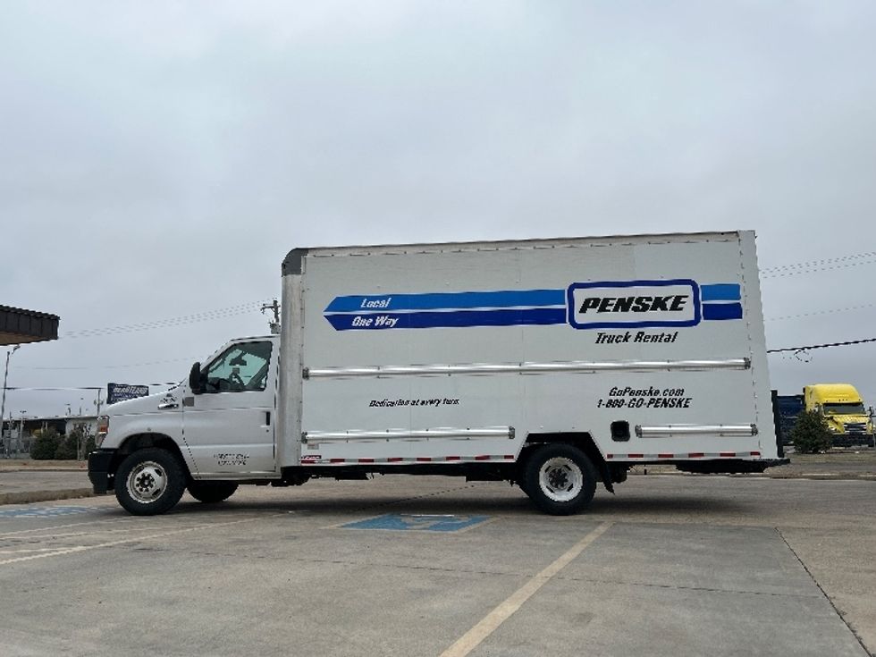 Light Duty Box Truck-Light and Medium Duty Trucks-Ford-2022-E350-Oklahoma City-OK-86,837\n\t\tmiles-$ 35,000 - Image 4