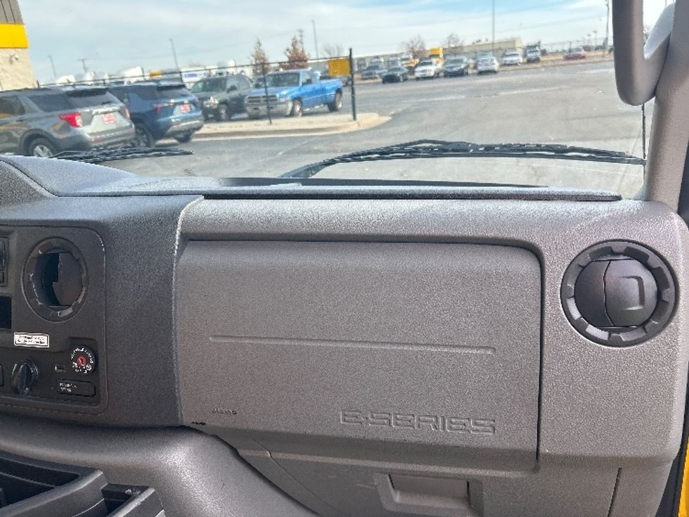 Light Duty Box Truck-Light and Medium Duty Trucks-Ford-2022-E350-Oklahoma City-OK-90,153\n\t\tmiles-$ 28,500 - Image 18