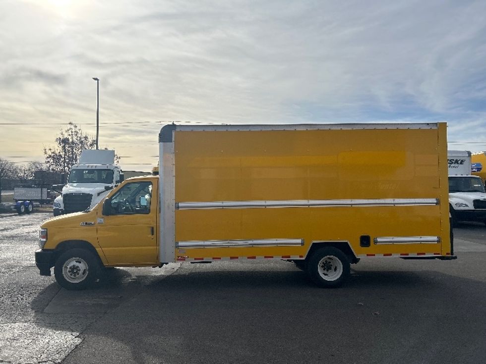 Light Duty Box Truck-Light and Medium Duty Trucks-Ford-2022-E350-Oklahoma City-OK-90,153\n\t\tmiles-$ 28,500 - Image 4