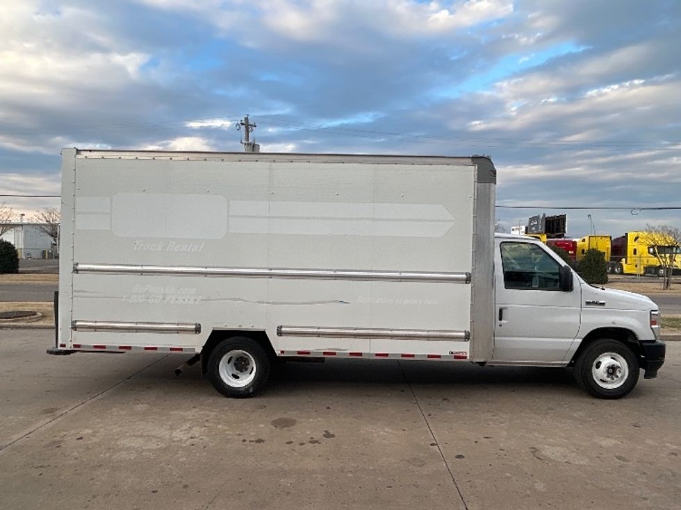 Light Duty Box Truck-Light and Medium Duty Trucks-Ford-2022-E350-Oklahoma City-OK-93,307\n\t\tmiles-$ 31,500 - Image 14