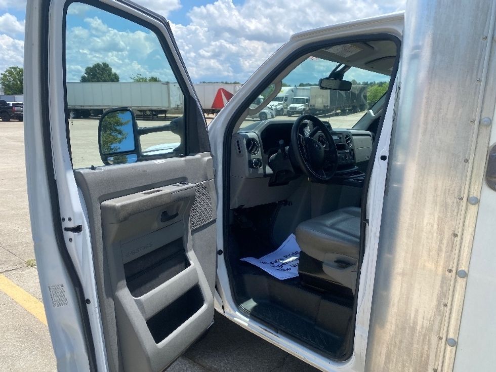 Light Duty Box Truck-Light and Medium Duty Trucks-Ford-2022-E350-Oklahoma City-OK-93,307\n\t\tmiles-$ 31,500 - Image 15
