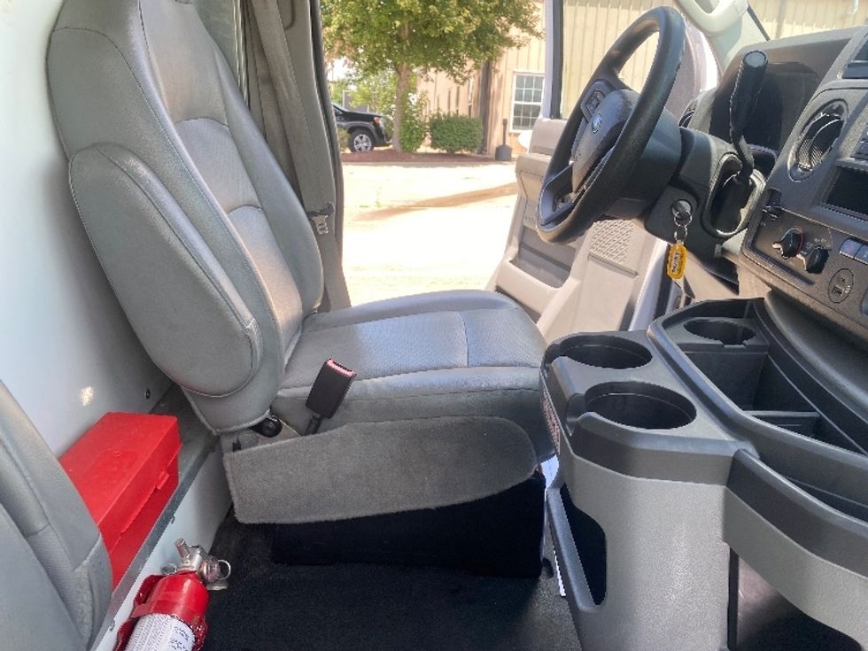 Light Duty Box Truck-Light and Medium Duty Trucks-Ford-2022-E350-Oklahoma City-OK-93,307\n\t\tmiles-$ 31,500 - Image 21