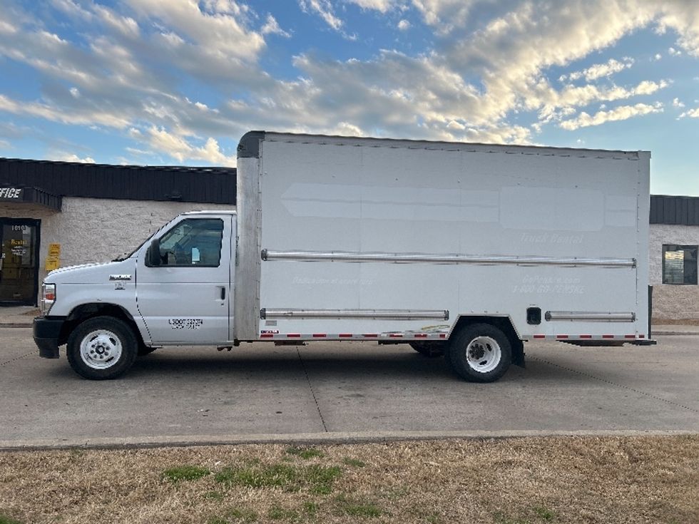 Light Duty Box Truck-Light and Medium Duty Trucks-Ford-2022-E350-Oklahoma City-OK-93,307\n\t\tmiles-$ 31,500 - Image 4