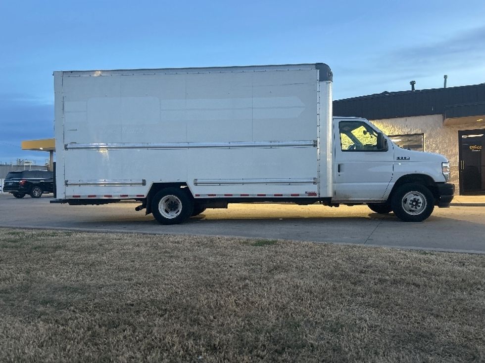 Light Duty Box Truck-Light and Medium Duty Trucks-Ford-2022-E350-Oklahoma City-OK-94,206\n\t\tmiles-$ 31,500 - Image 15