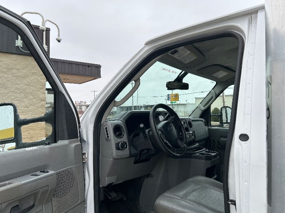 Light Duty Box Truck-Light and Medium Duty Trucks-Ford-2022-E350-Oklahoma City-OK-94,206\n\t\tmiles-$ 31,500 - Image 16