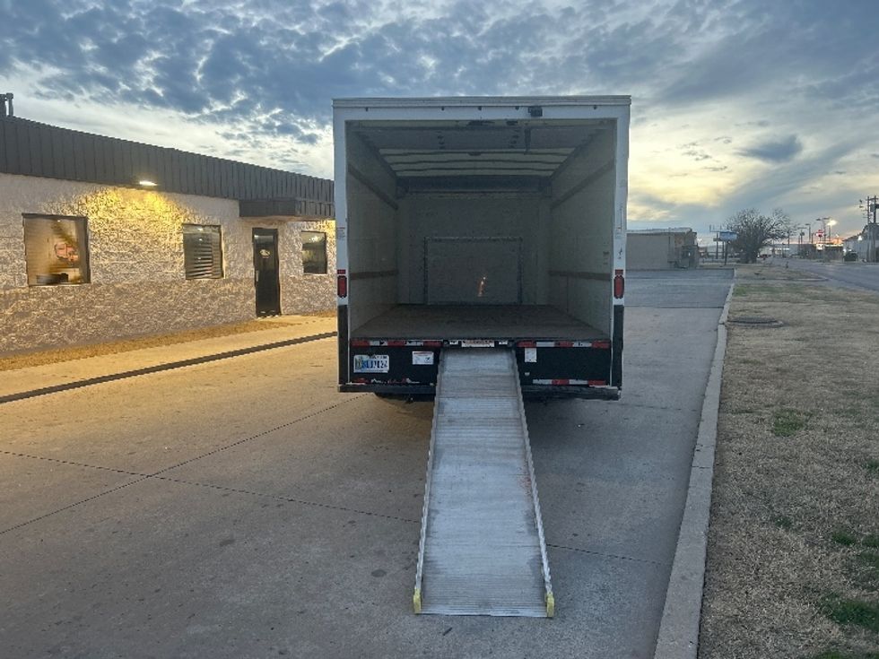Light Duty Box Truck-Light and Medium Duty Trucks-Ford-2022-E350-Oklahoma City-OK-94,206\n\t\tmiles-$ 31,500 - Image 9