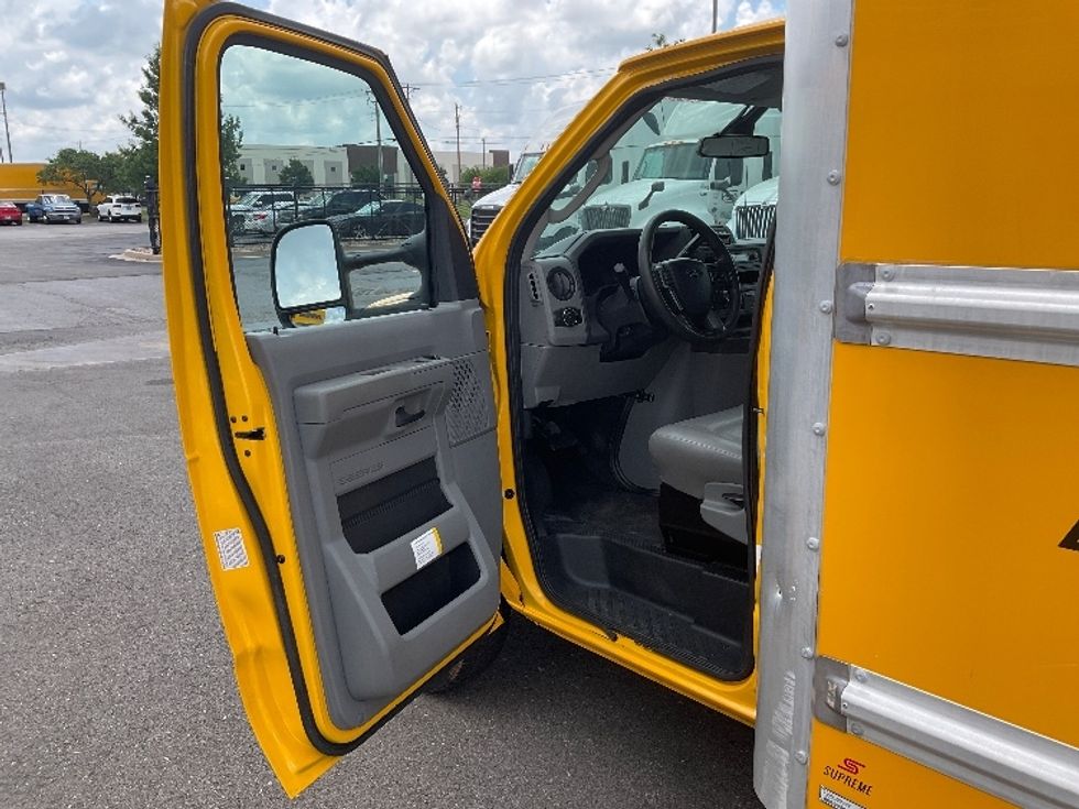 Light Duty Box Truck-Light and Medium Duty Trucks-Ford-2022-E350-Oklahoma City-OK-95,058\n\t\tmiles-$ 28,500 - Image 13