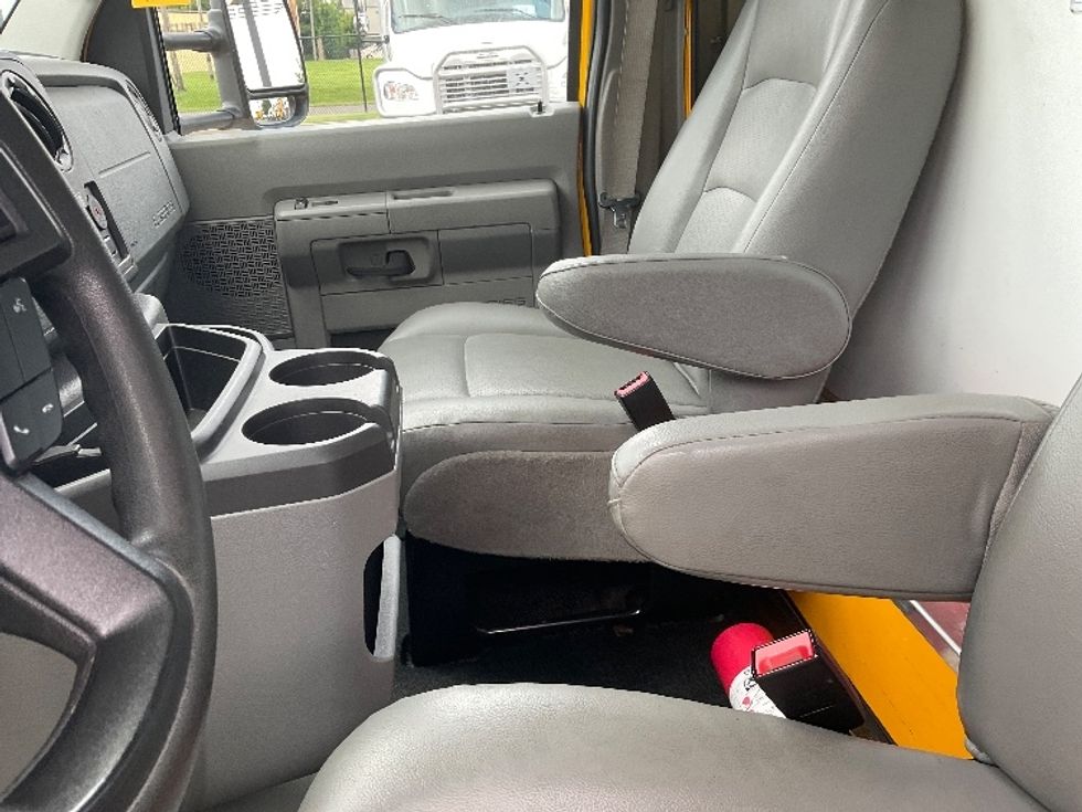 Light Duty Box Truck-Light and Medium Duty Trucks-Ford-2022-E350-Oklahoma City-OK-95,058\n\t\tmiles-$ 28,500 - Image 16