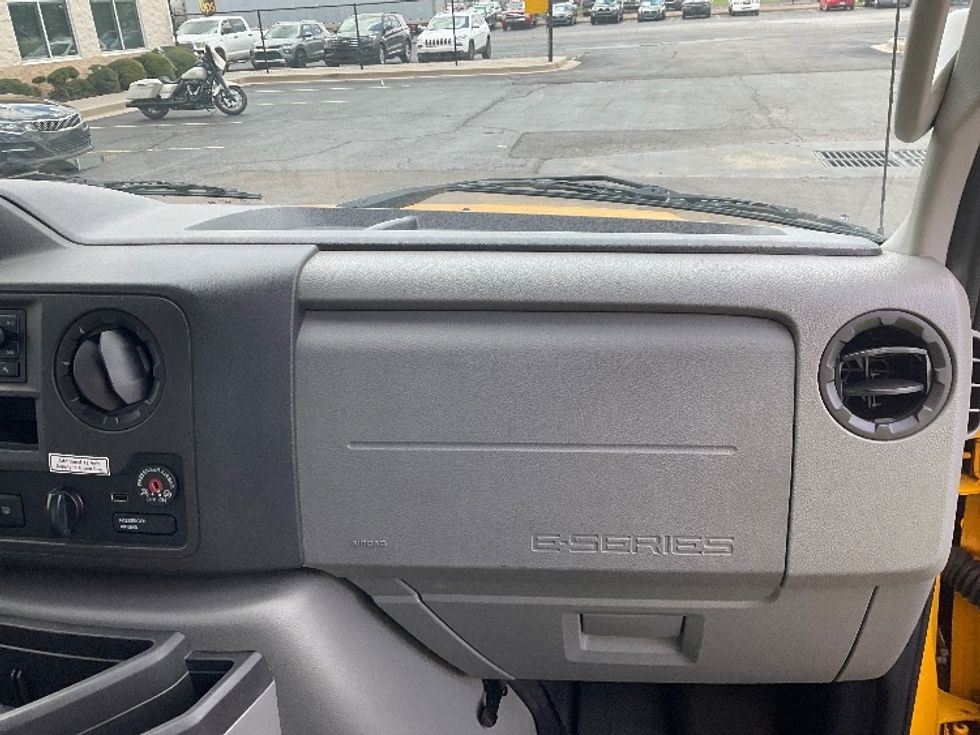 Light Duty Box Truck-Light and Medium Duty Trucks-Ford-2022-E350-Oklahoma City-OK-95,058\n\t\tmiles-$ 28,500 - Image 18