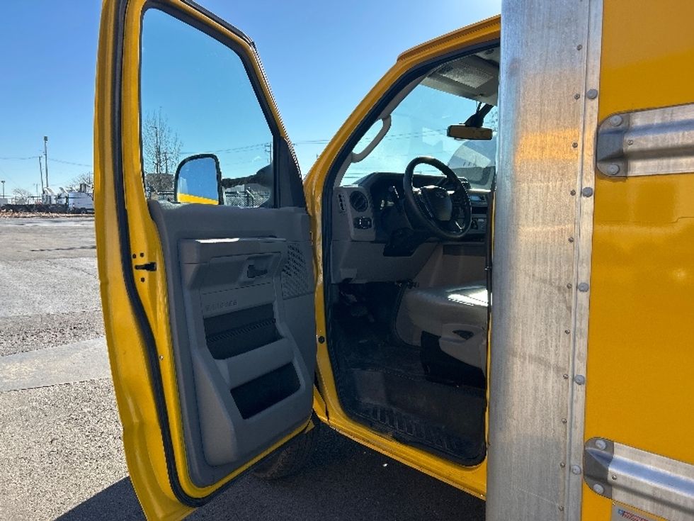 Light Duty Box Truck-Light and Medium Duty Trucks-Ford-2022-E350-Oklahoma City-OK-99,067\n\t\tmiles-$ 28,000 - Image 13