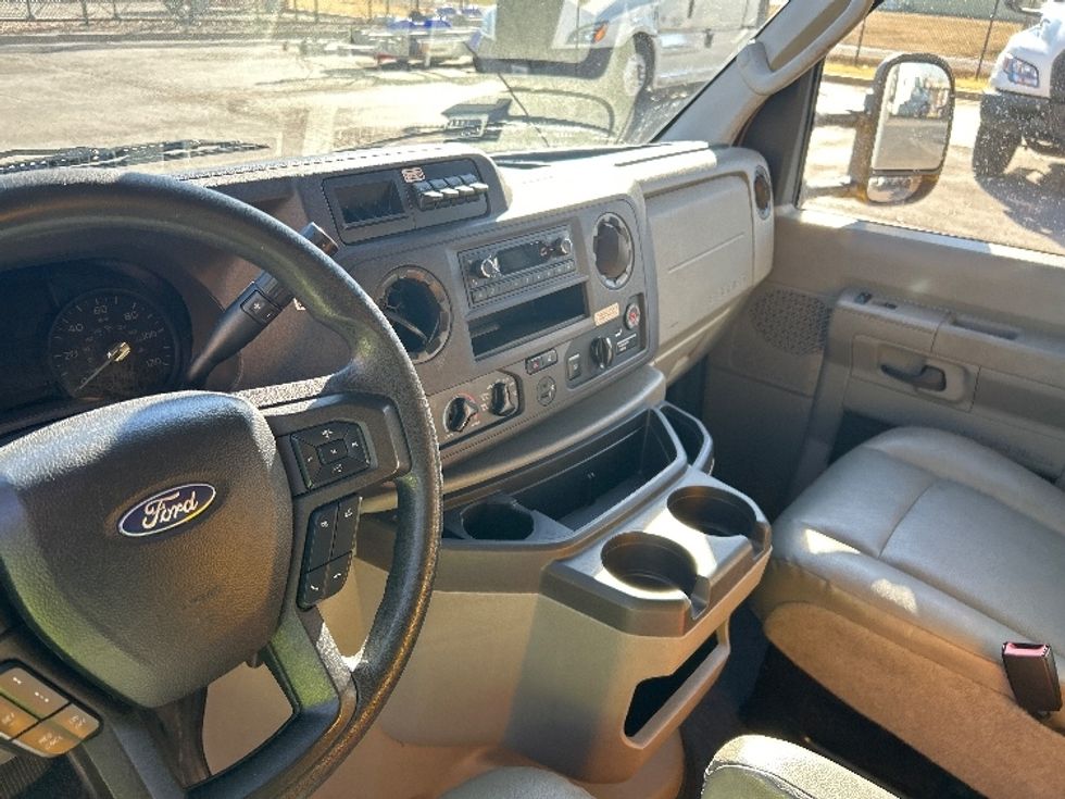 Light Duty Box Truck-Light and Medium Duty Trucks-Ford-2022-E350-Oklahoma City-OK-99,067\n\t\tmiles-$ 28,000 - Image 15