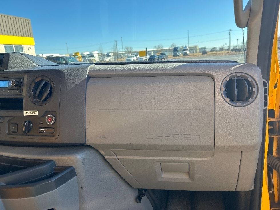 Light Duty Box Truck-Light and Medium Duty Trucks-Ford-2022-E350-Oklahoma City-OK-99,067\n\t\tmiles-$ 28,000 - Image 18