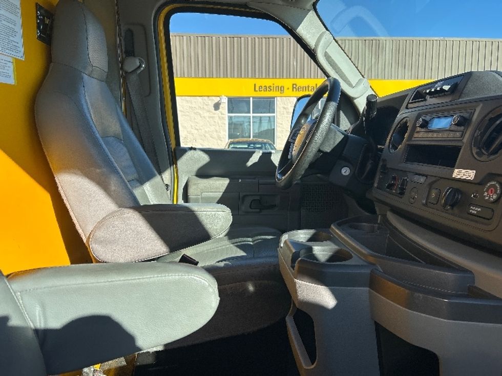 Light Duty Box Truck-Light and Medium Duty Trucks-Ford-2022-E350-Oklahoma City-OK-99,067\n\t\tmiles-$ 28,000 - Image 19
