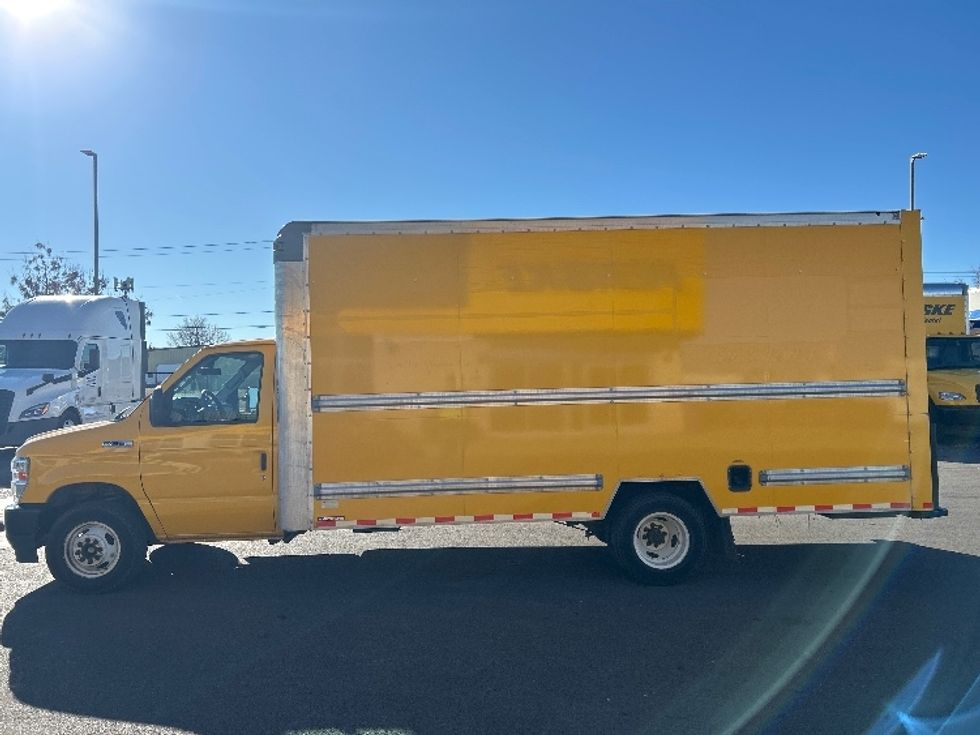 Light Duty Box Truck-Light and Medium Duty Trucks-Ford-2022-E350-Oklahoma City-OK-99,067\n\t\tmiles-$ 28,000 - Image 4