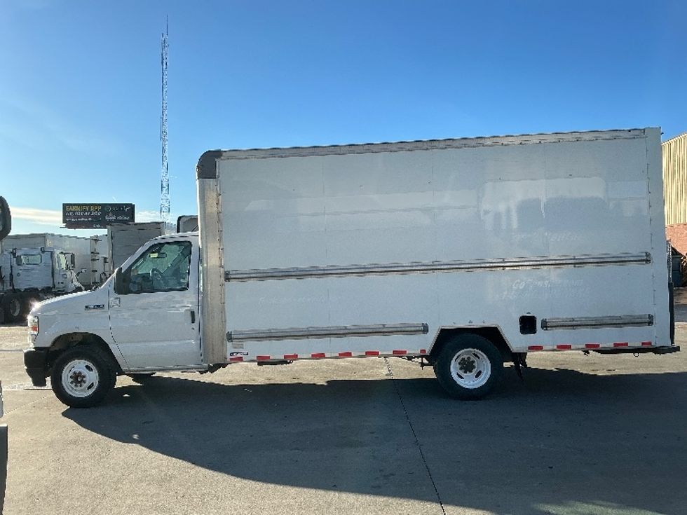 Light Duty Box Truck-Light and Medium Duty Trucks-Ford-2022-E350-Omaha-NE-109,428\n\t\tmiles-$ 29,000 - Image 4